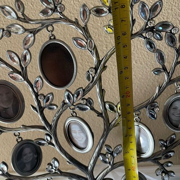 Time Remembered Jeweled Family Photo Tree - Picture 9 of 14